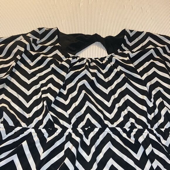 Lane Bryant Chevron elastic waist Dress Keyhole back Size 26/28 - Picture 3 of 7